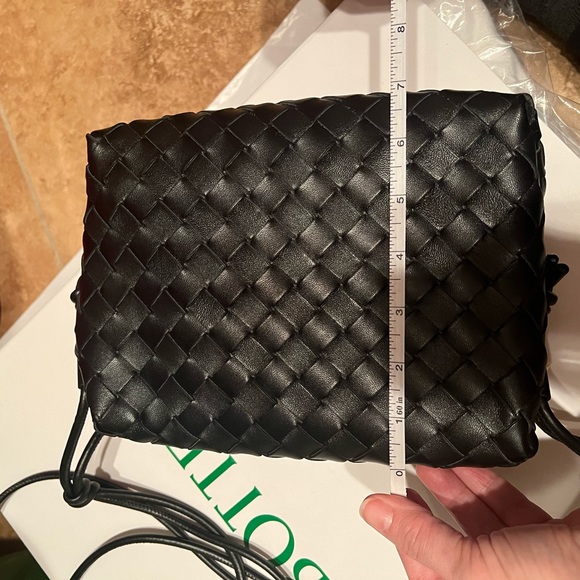 Bottega Veneta Medium Loop Camera Purse - Picture 11 of 16